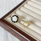 12#Ear Clip-Black and White Contrast Color Flowers