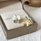 16#Ear Clip-Pearl Irregular Flower