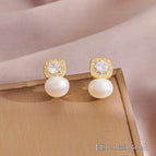 6#A Pair of Freshwater Pearl Earrings (S925 Silver Needle)