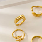 6 / Gold D-shaped Cross